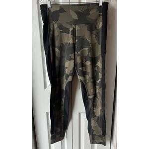 Athleta Women Camo Contender Leggings M Black/Olive Green Outdoor Hiking Running
